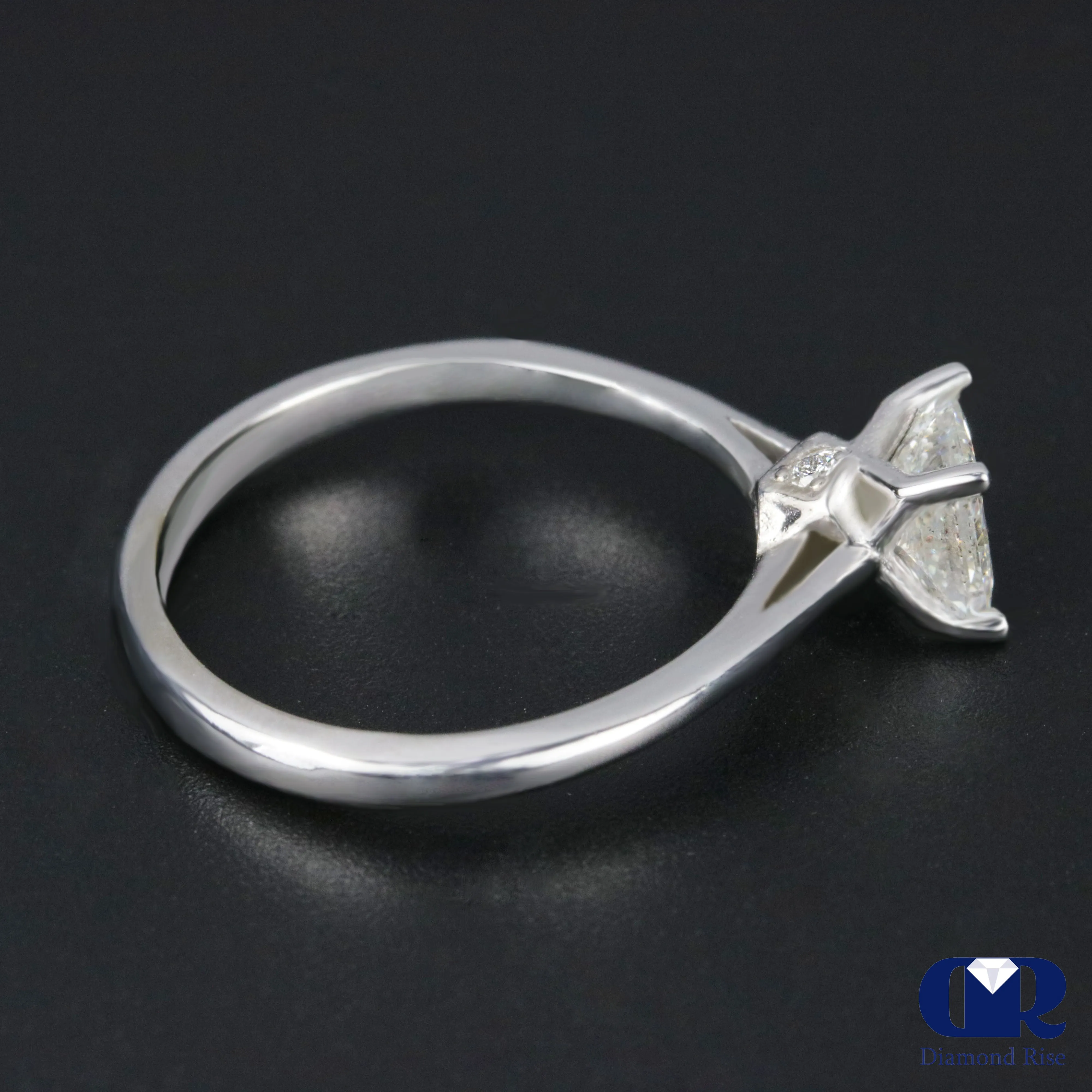 1.05 Carat Princess Cut Diamond solitaire Engagement Ring In 14K White Gold