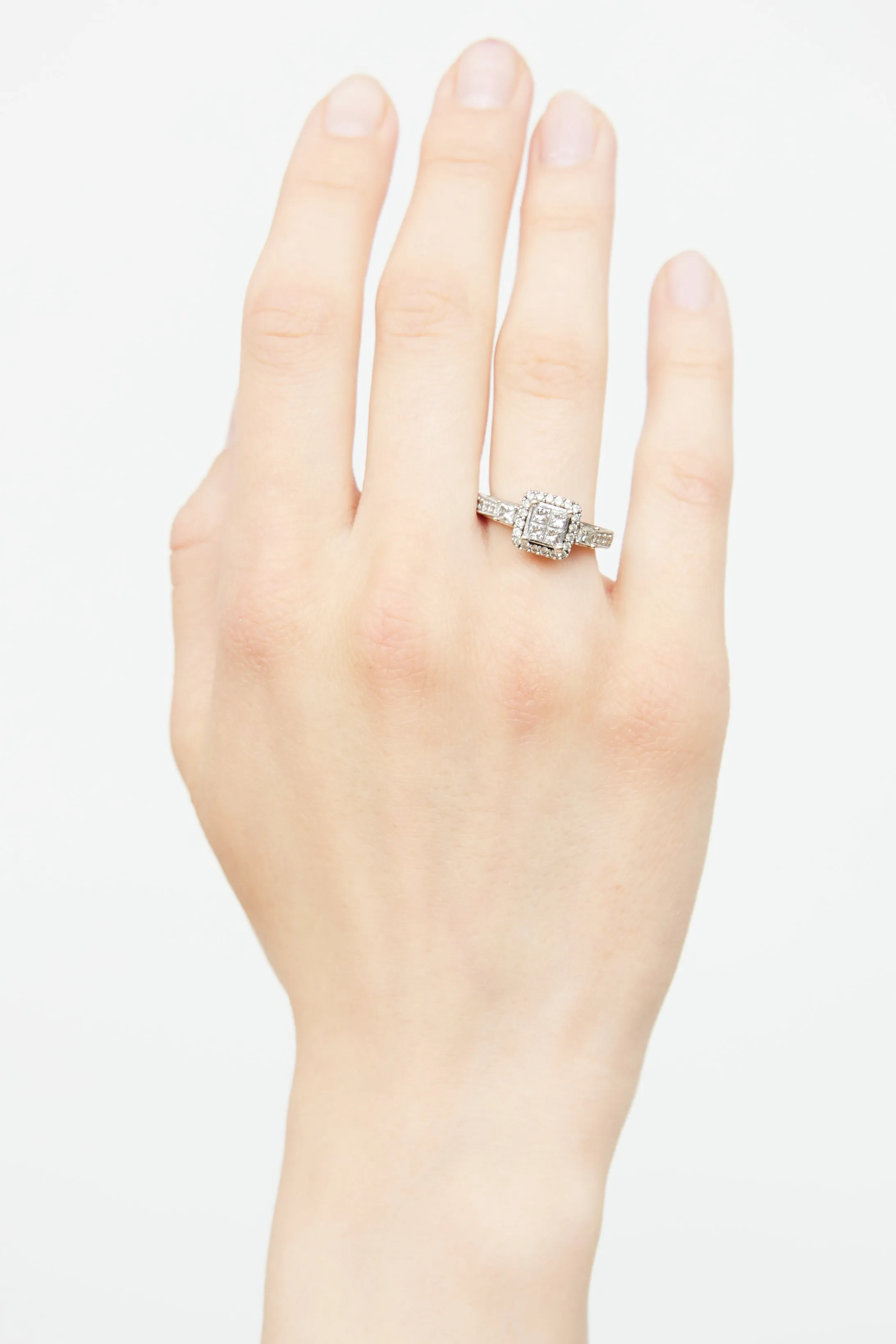 10K White Gold Diamond Halo Ring
