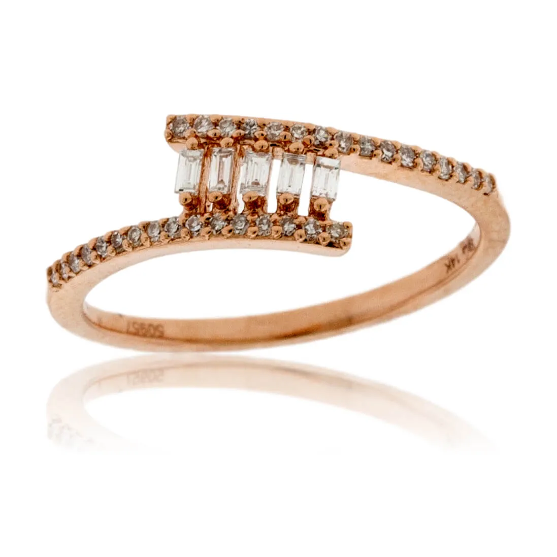 Baguette Center and Round Diamond Bypassing Ring