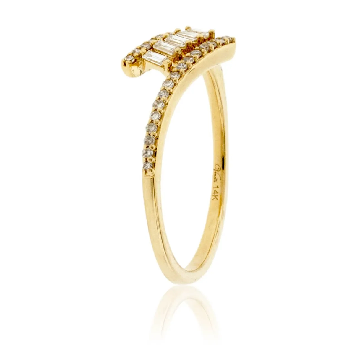 Baguette Center and Round Diamond Bypassing Ring