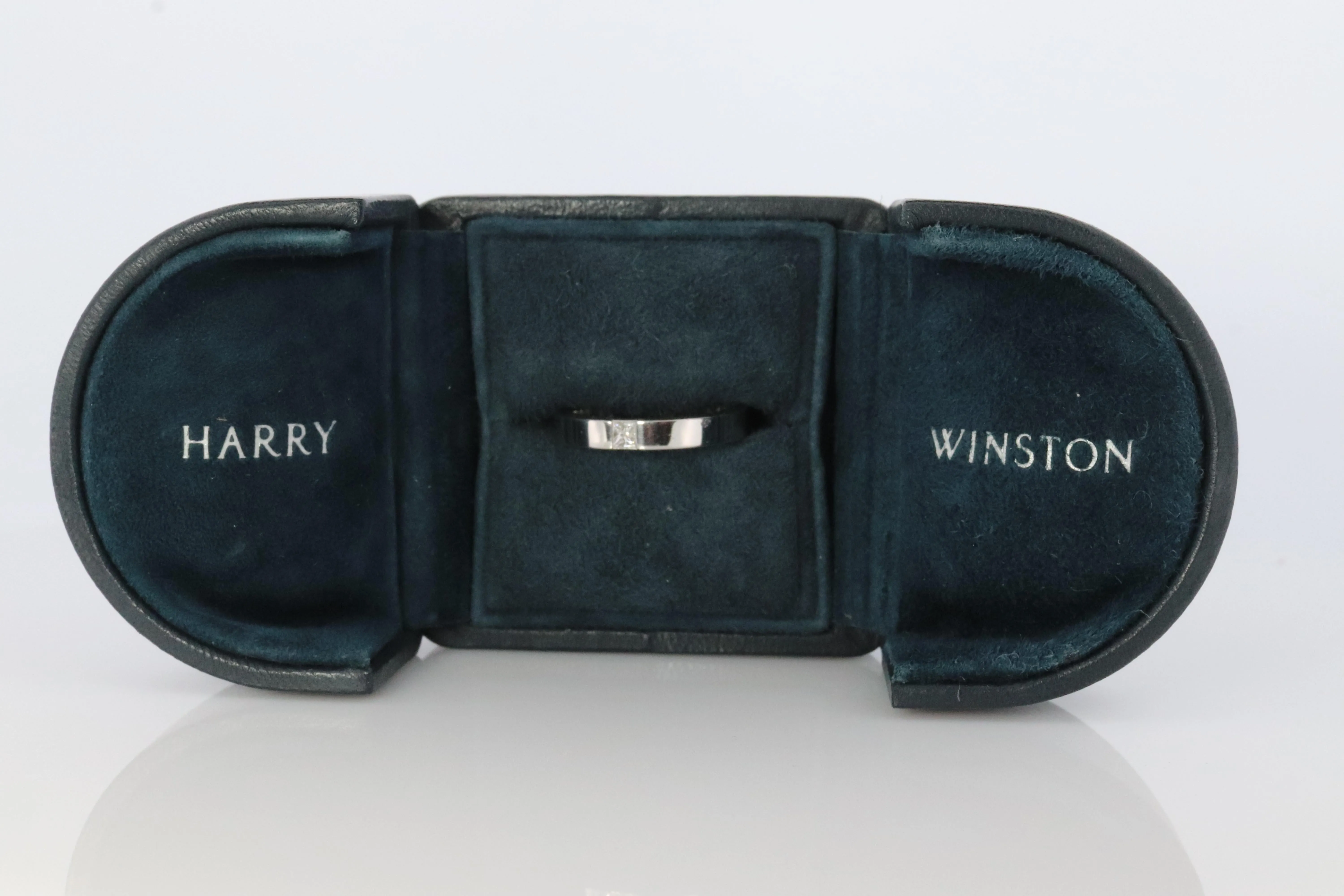 Harry Winston Ring. Princess Diamond Solitaire PT950 Platinum Band.