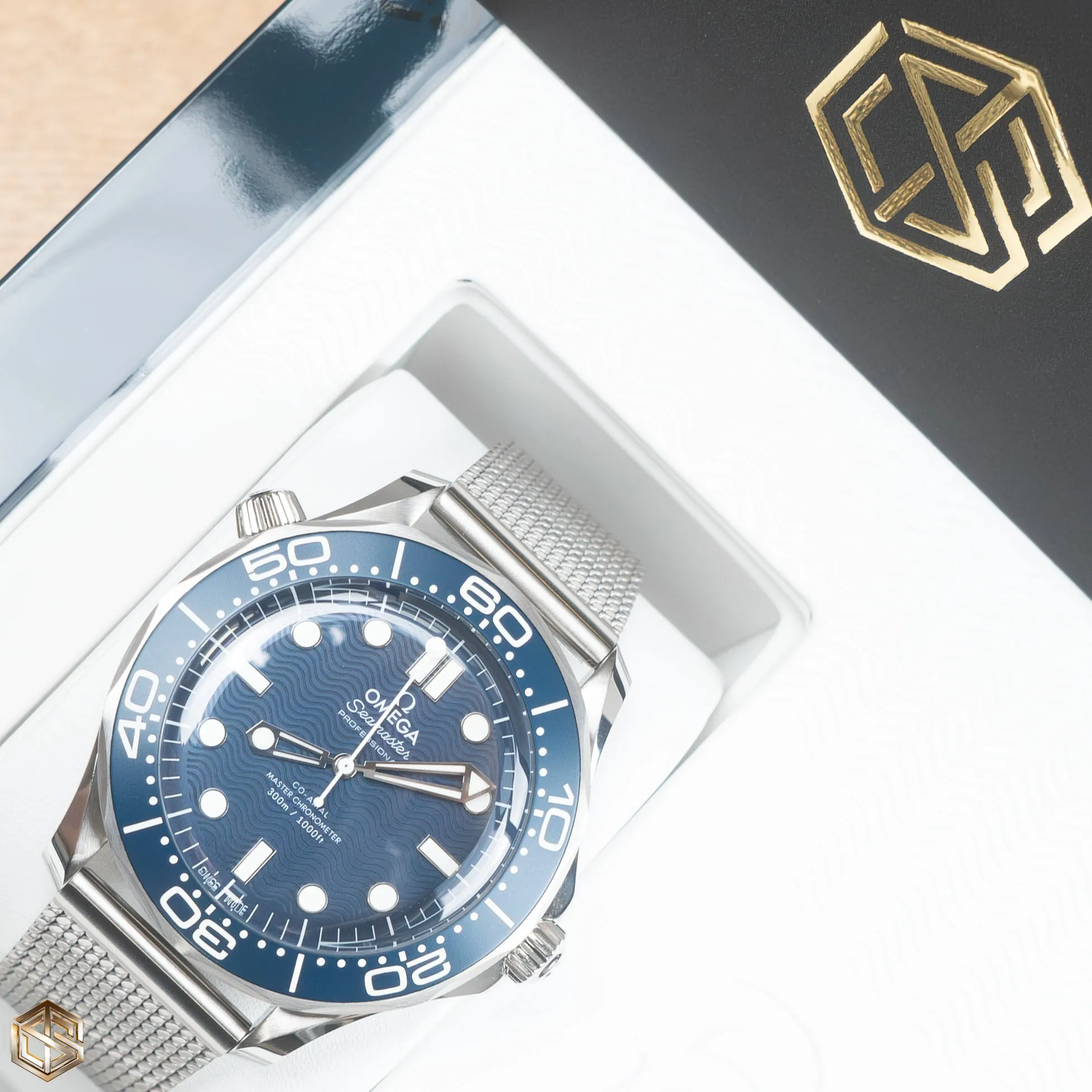 Omega 210.30.42.20.03.002 UNWORN Seamaster 300m James Bond 60th Anniversary 2024 Watch