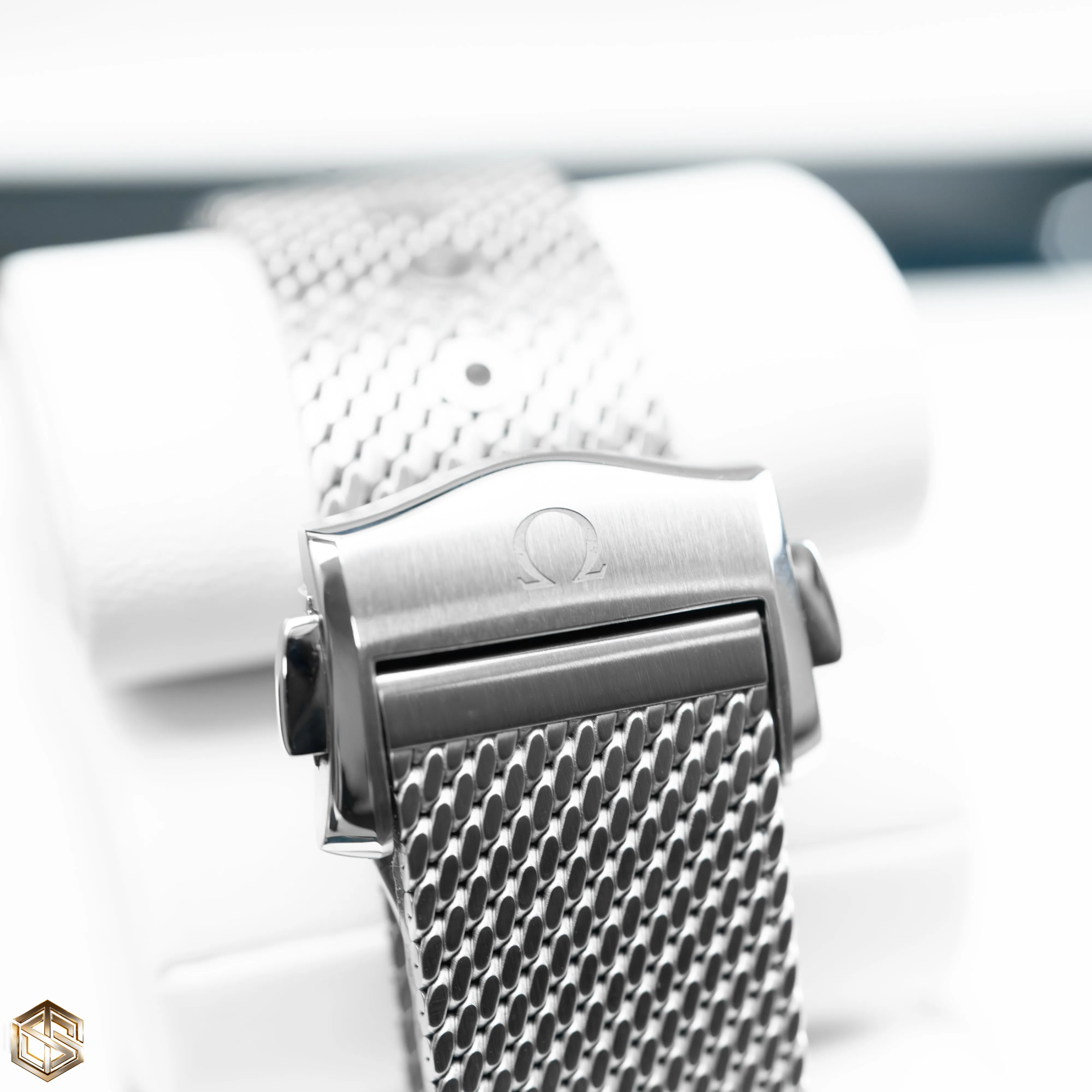 Omega 210.30.42.20.03.002 UNWORN Seamaster 300m James Bond 60th Anniversary 2024 Watch