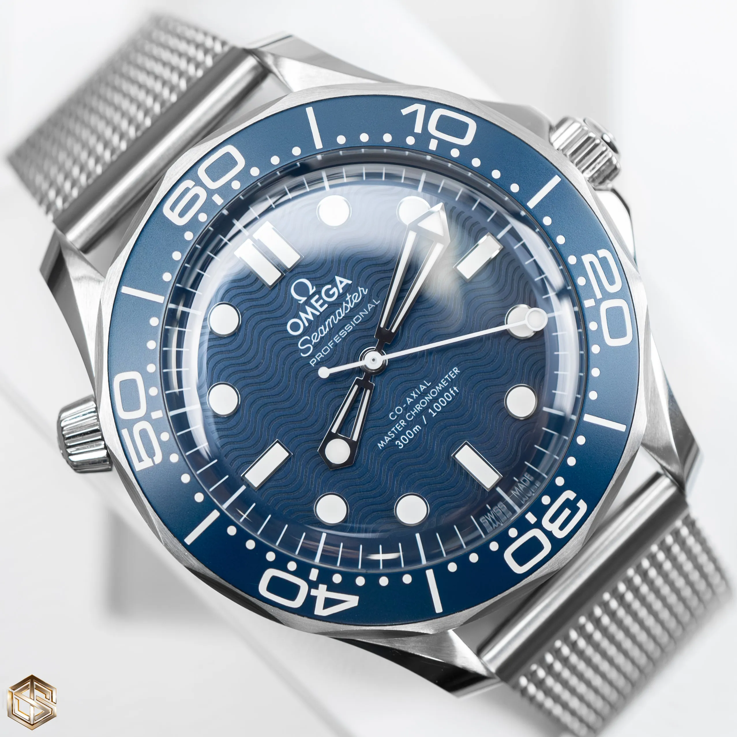 Omega 210.30.42.20.03.002 UNWORN Seamaster 300m James Bond 60th Anniversary 2024 Watch