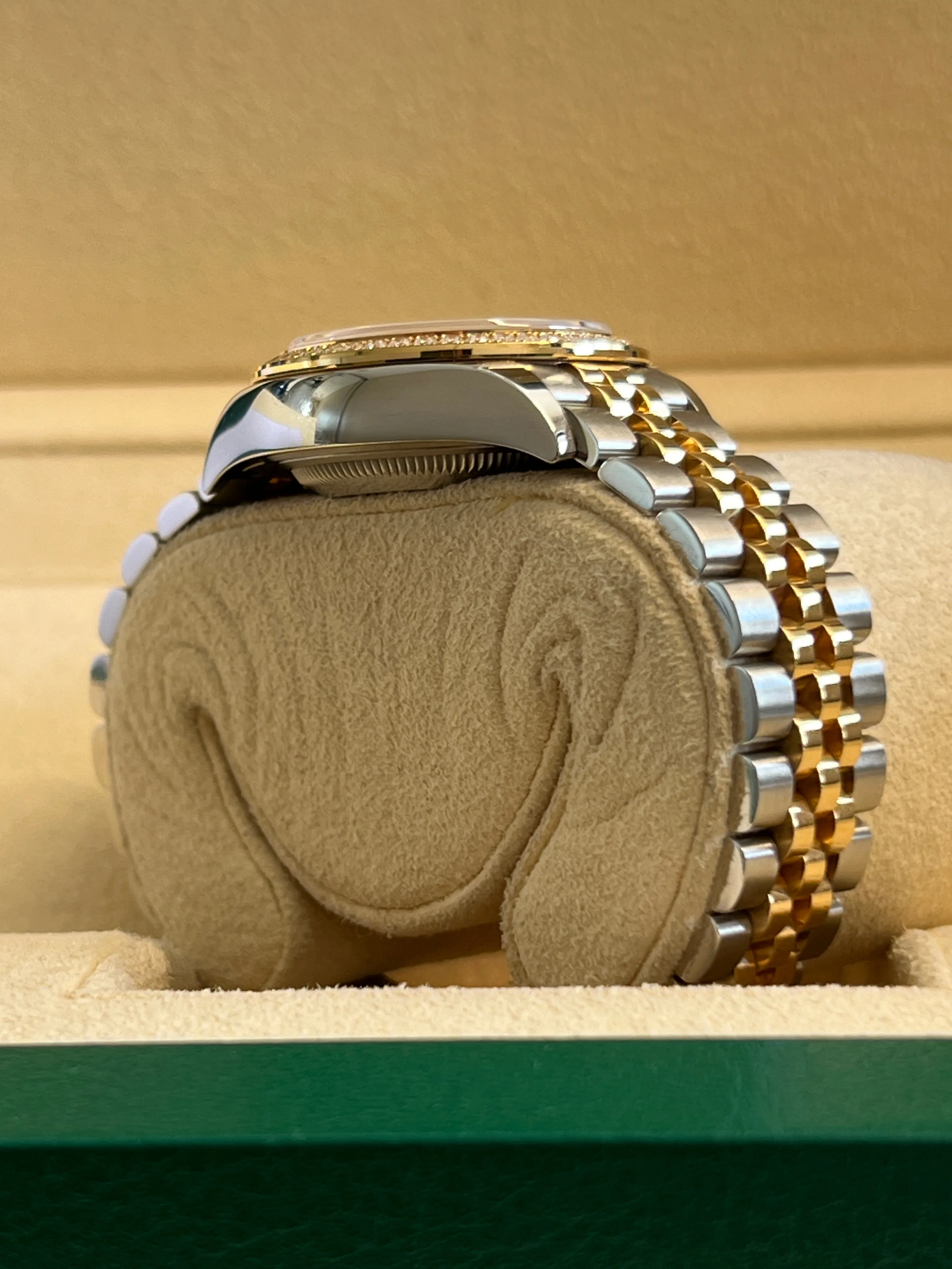 Rolex - Pre-owned Two Tone Yellow Gold Datejust 28mm MOP (Mother of Pearl) Dial Diamond Bezel 279383RBR