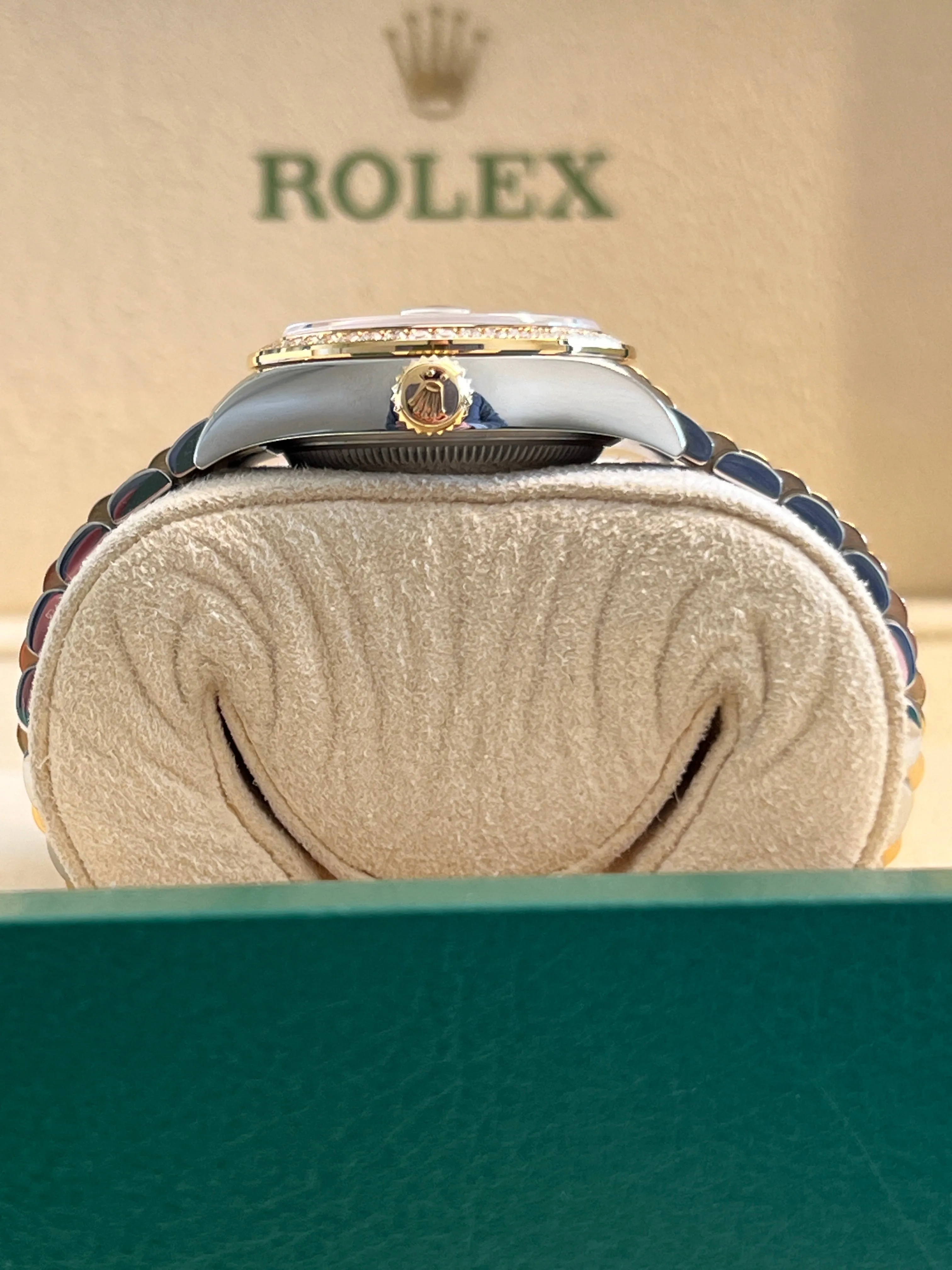 Rolex - Pre-owned Two Tone Yellow Gold Datejust 28mm MOP (Mother of Pearl) Dial Diamond Bezel 279383RBR