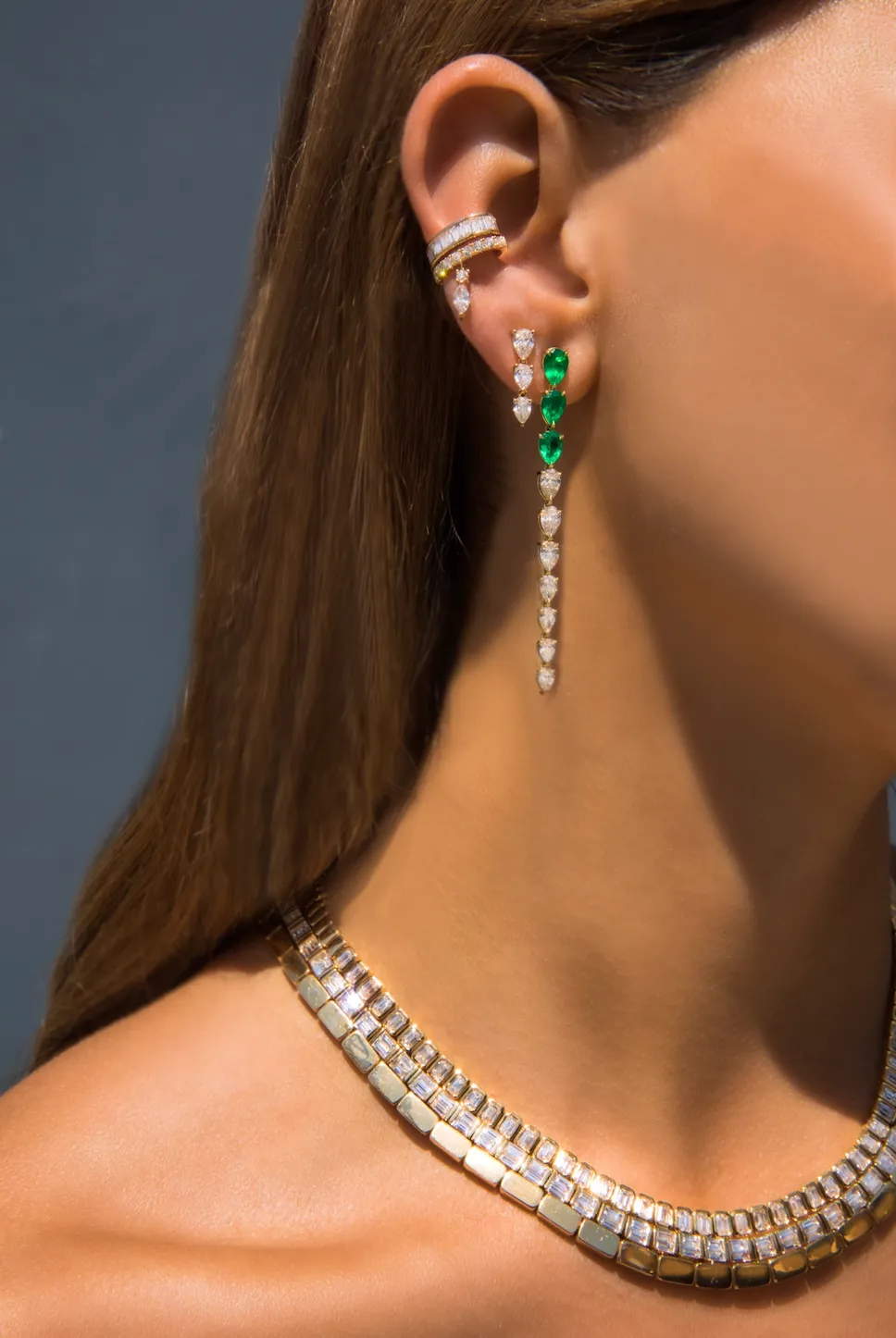 TRE GRADUATED PEAR DIAMOND DROP EARRINGS
