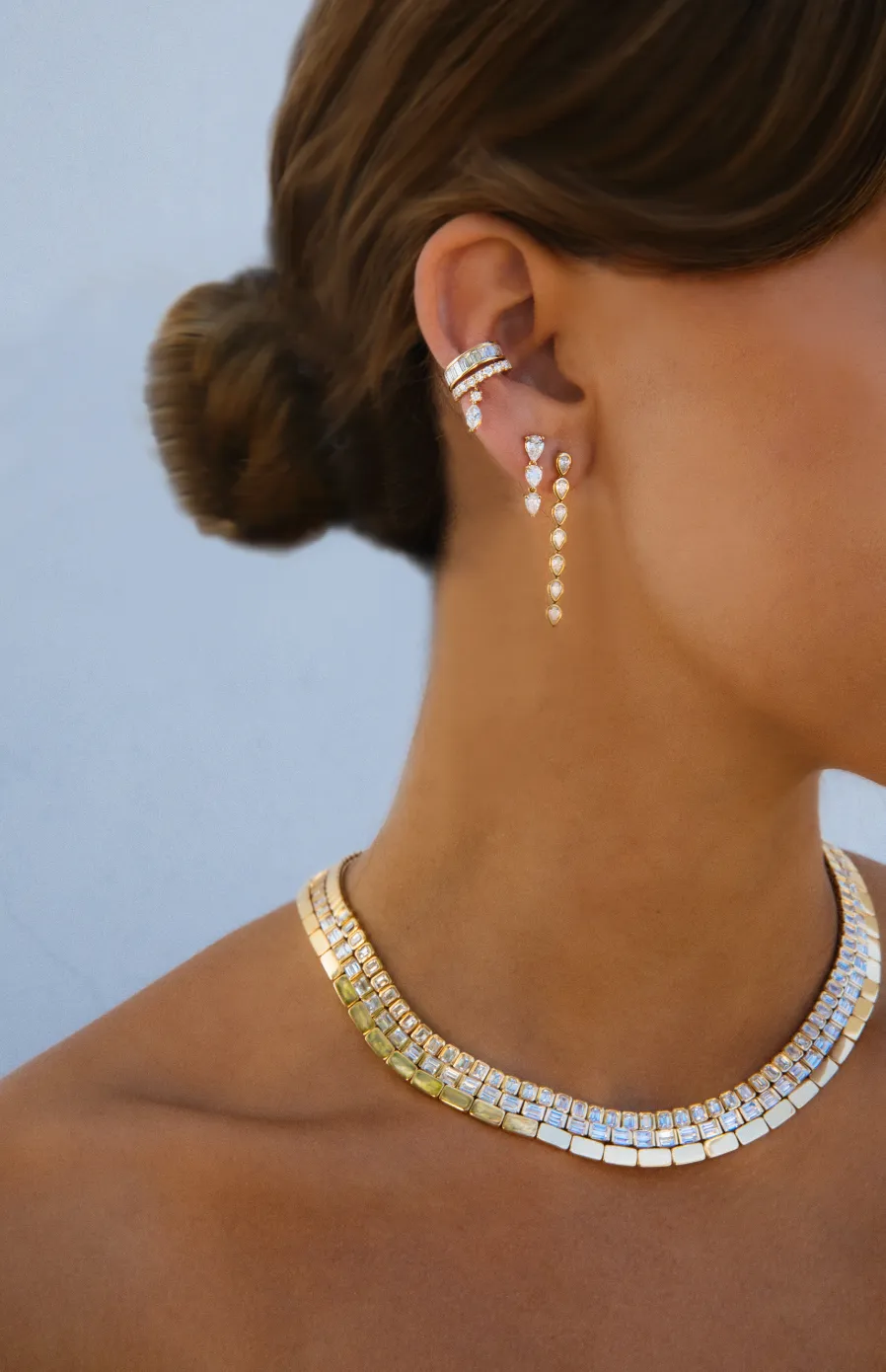 TRE GRADUATED PEAR DIAMOND DROP EARRINGS