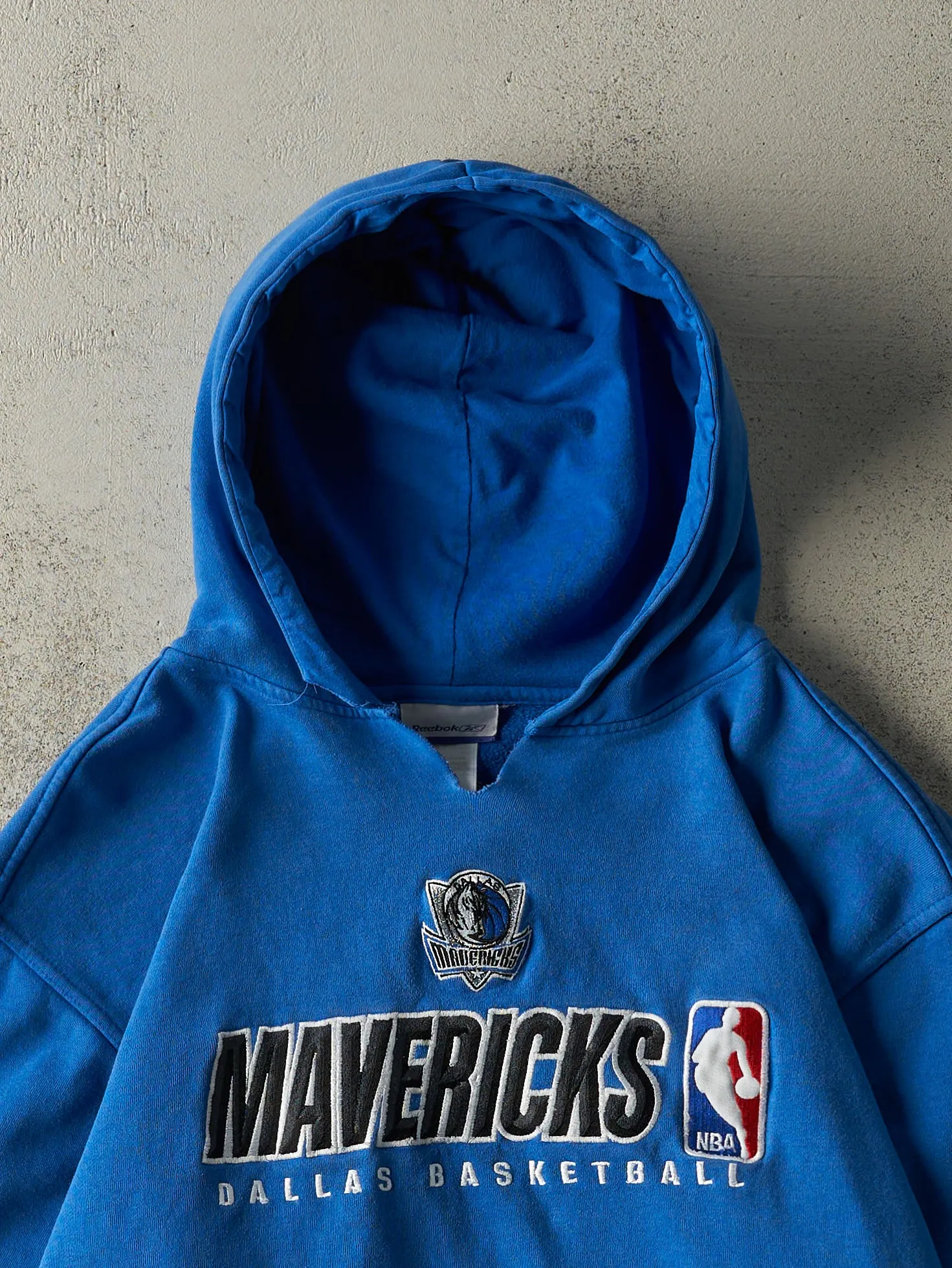 Vintage Y2K Blue Embroidered Dallas Mavericks Hoodie (L)