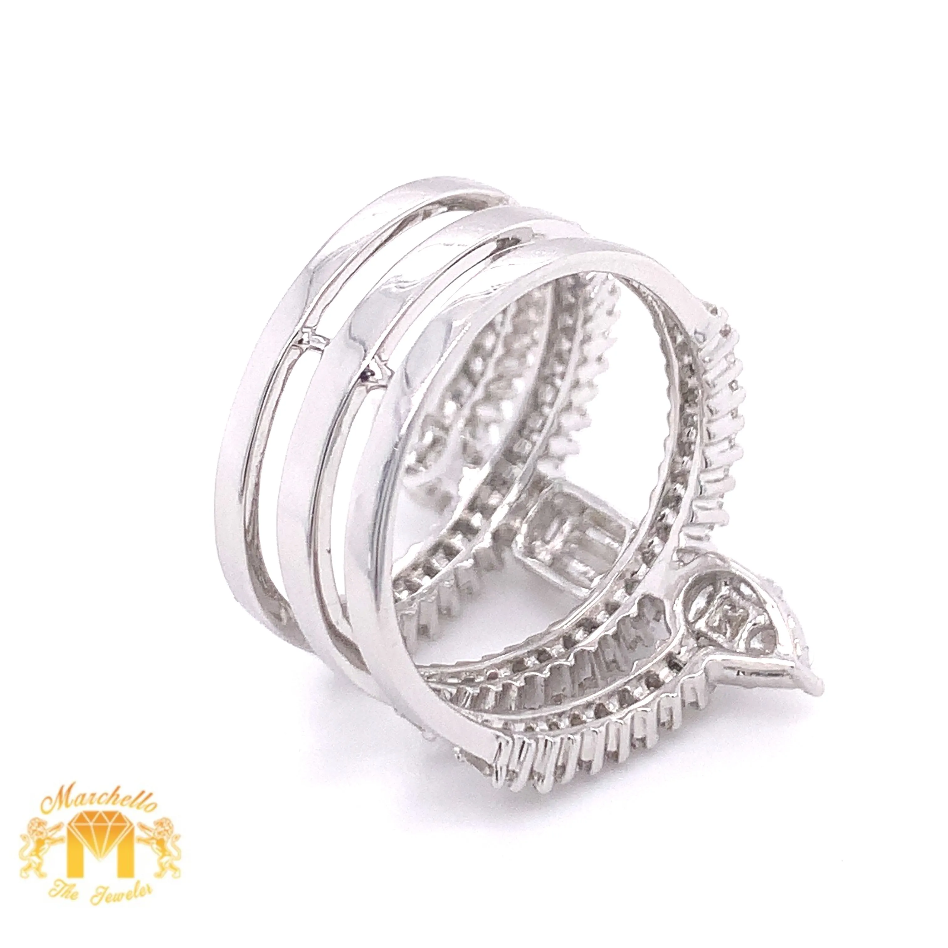 VVS/vs high clarity diamonds set in a 18k White Gold Contemporary Ladies' Ring (VVS baguettes)
